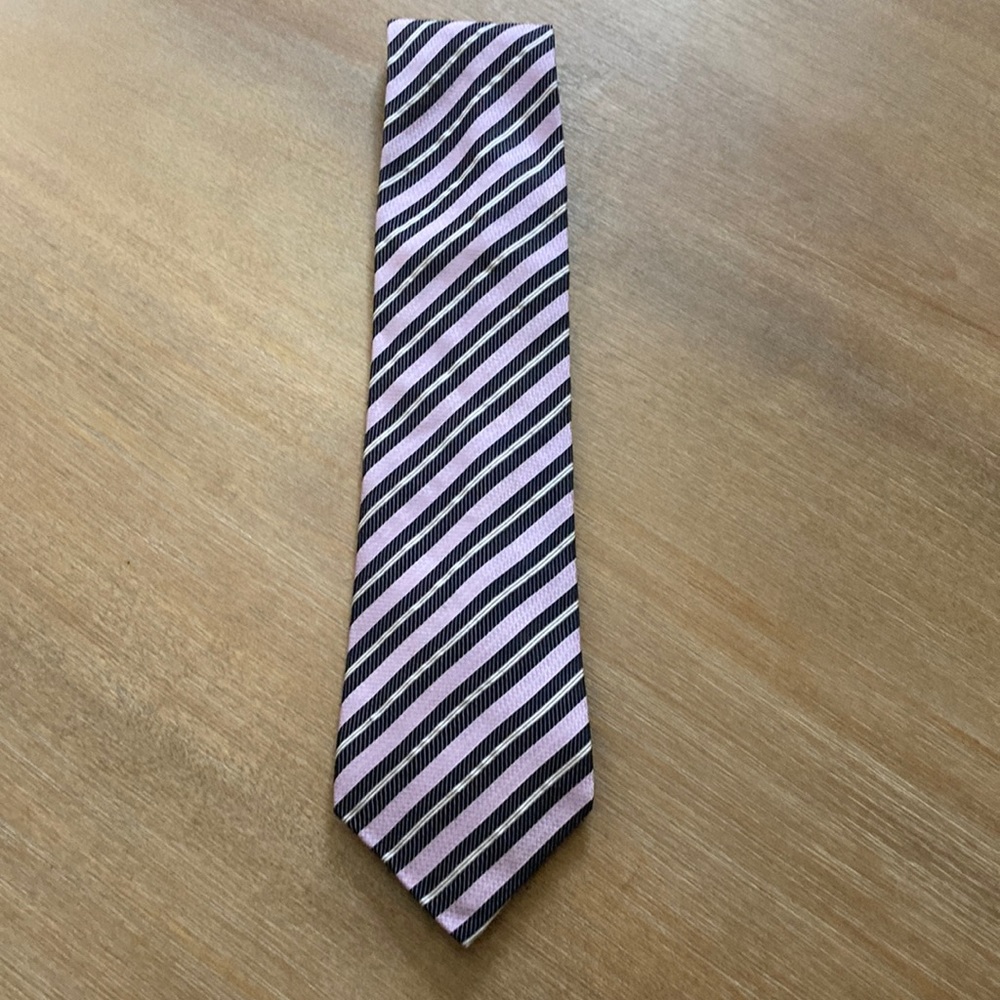Private label tie, lightly worn, no smoke